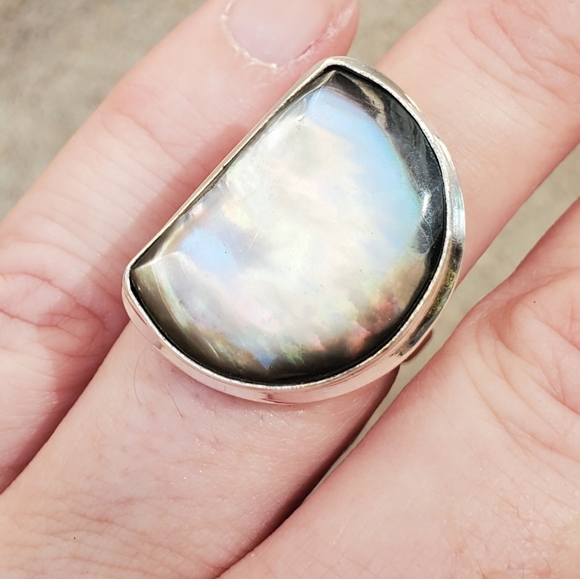 New Mother of Pearl 925 Silver Ring. - Picture 4 of 16